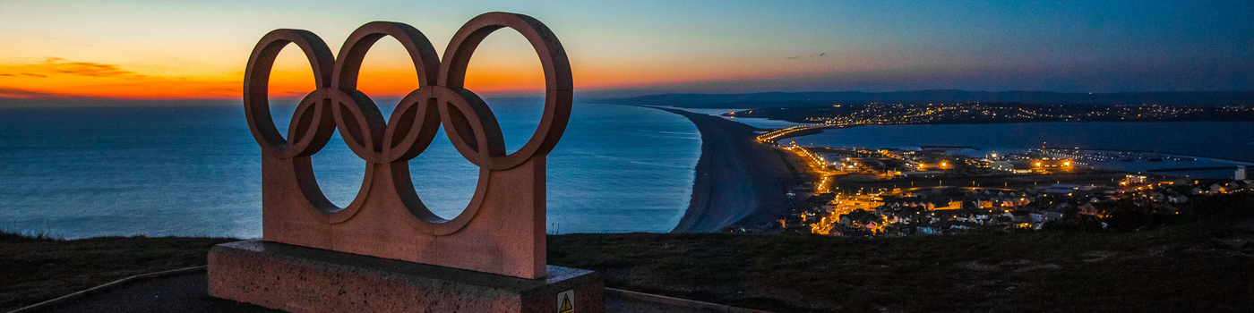 Monumento a los juegos olímpicos al amanecer