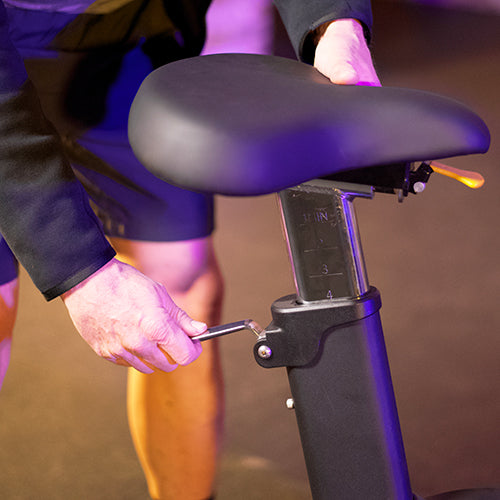 Ajustabilidad del sillín de la Airbike pro renegade Evocardio- Sportech Fitness