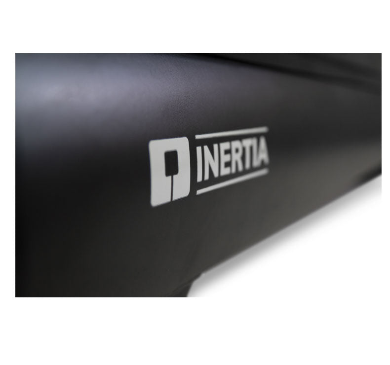 Logo de Inertia en la Cinta de Correr Inertia G688 Smart Focus 12'' BH Fitness - Sportech Fitness