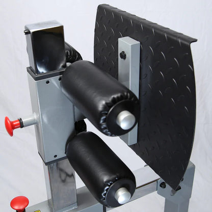 Maquina para gluteos y muslos de Body-solid, vista detallada de las piezas para sujetar los pies