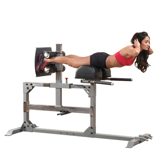 Maquina para gluteos y muslos de Body-solid, vista general lateral con ejemplo de ejercicios